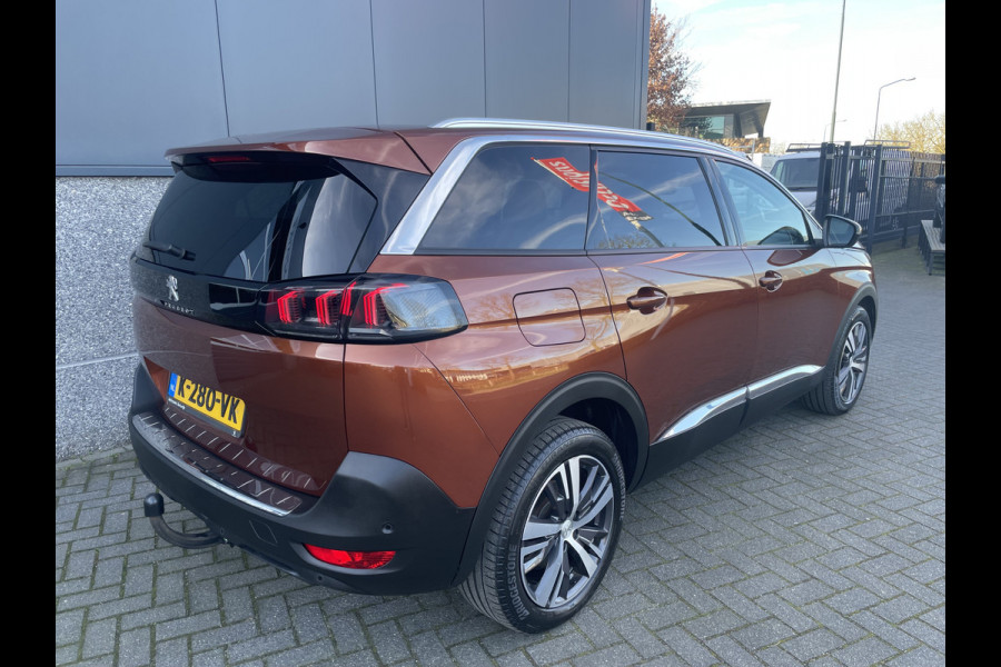 Peugeot 5008 1.2 PureTech Blue Lease Allure 7 Persoons - Airco - Achteruitrijcamera - Navigatiesysteem - Trekhaak - Cruise control - Parkeersensoren voor en achter - Licht metalen velgen 19 inch - Led verlichting - Stuur multifunctioneel - Mistlampen voor - Radio - Regensensor - Rijstrooksensor - Stuur leder
