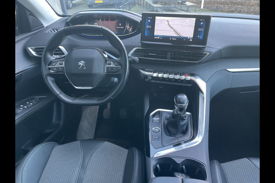Peugeot 5008 1.2 PureTech Blue Lease Allure 7 Persoons - Airco - Achteruitrijcamera - Navigatiesysteem - Trekhaak - Cruise control - Parkeersensoren voor en achter - Licht metalen velgen 19 inch - Led verlichting - Stuur multifunctioneel - Mistlampen voor - Radio - Regensensor - Rijstrooksensor - Stuur leder