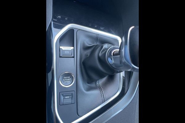 Peugeot 5008 1.2 PureTech Blue Lease Allure 7 Persoons - Airco - Achteruitrijcamera - Navigatiesysteem - Trekhaak - Cruise control - Parkeersensoren voor en achter - Licht metalen velgen 19 inch - Led verlichting - Stuur multifunctioneel - Mistlampen voor - Radio - Regensensor - Rijstrooksensor - Stuur leder