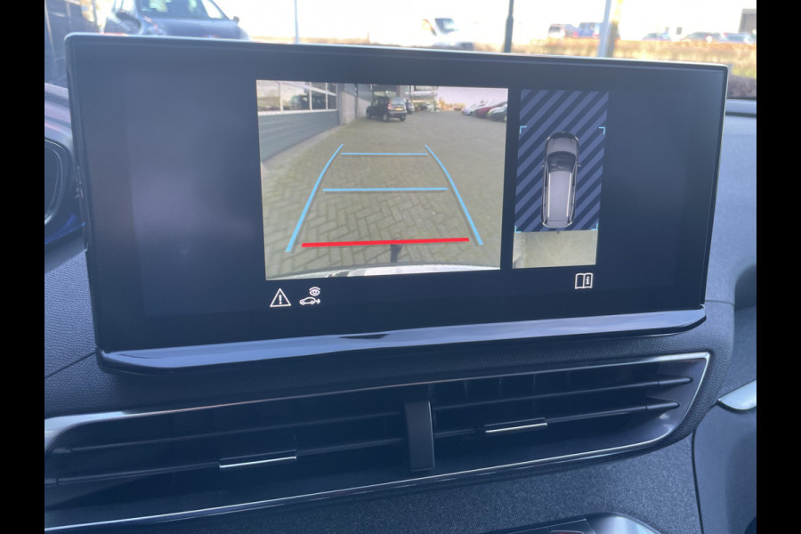 Peugeot 5008 1.2 PureTech Blue Lease Allure 7 Persoons - Airco - Achteruitrijcamera - Navigatiesysteem - Trekhaak - Cruise control - Parkeersensoren voor en achter - Licht metalen velgen 19 inch - Led verlichting - Stuur multifunctioneel - Mistlampen voor - Radio - Regensensor - Rijstrooksensor - Stuur leder