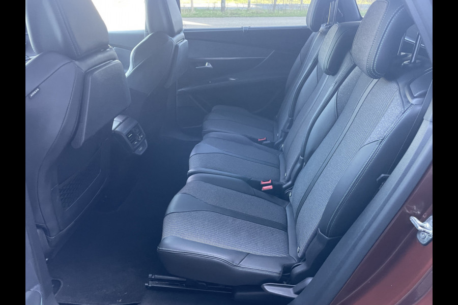 Peugeot 5008 1.2 PureTech Blue Lease Allure 7 Persoons - Airco - Achteruitrijcamera - Navigatiesysteem - Trekhaak - Cruise control - Parkeersensoren voor en achter - Licht metalen velgen 19 inch - Led verlichting - Stuur multifunctioneel - Mistlampen voor - Radio - Regensensor - Rijstrooksensor - Stuur leder