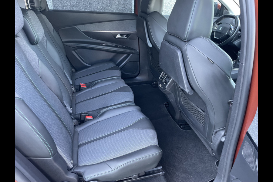 Peugeot 5008 1.2 PureTech Blue Lease Allure 7 Persoons - Airco - Achteruitrijcamera - Navigatiesysteem - Trekhaak - Cruise control - Parkeersensoren voor en achter - Licht metalen velgen 19 inch - Led verlichting - Stuur multifunctioneel - Mistlampen voor - Radio - Regensensor - Rijstrooksensor - Stuur leder