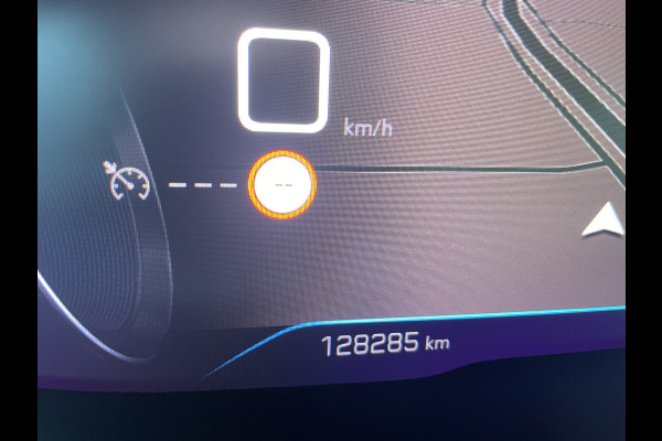 Peugeot 5008 1.2 PureTech Blue Lease Allure 7 Persoons - Airco - Achteruitrijcamera - Navigatiesysteem - Trekhaak - Cruise control - Parkeersensoren voor en achter - Licht metalen velgen 19 inch - Led verlichting - Stuur multifunctioneel - Mistlampen voor - Radio - Regensensor - Rijstrooksensor - Stuur leder