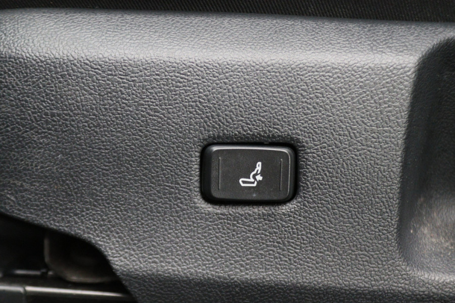 Toyota Corolla Touring Sports 1.8 Hybrid Dynamic Camera, Keyless, Apple Carplay, ACC, Stoelverwarming, Climate, 17"