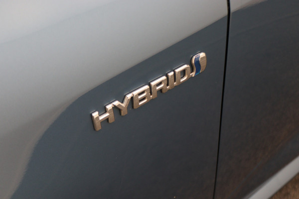 Toyota Corolla Touring Sports 1.8 Hybrid Dynamic Camera, Keyless, Apple Carplay, ACC, Stoelverwarming, Climate, 17"