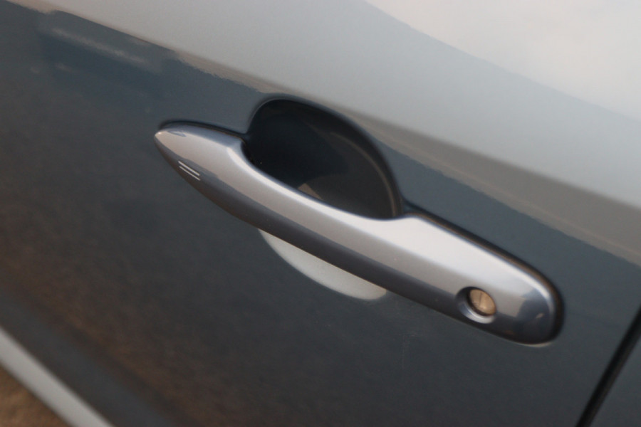 Toyota Corolla Touring Sports 1.8 Hybrid Dynamic Camera, Keyless, Apple Carplay, ACC, Stoelverwarming, Climate, 17"