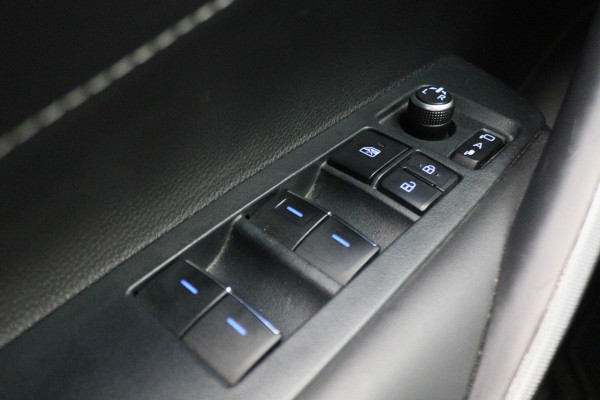 Toyota Corolla Touring Sports 1.8 Hybrid Dynamic Camera, Keyless, Apple Carplay, ACC, Stoelverwarming, Climate, 17"