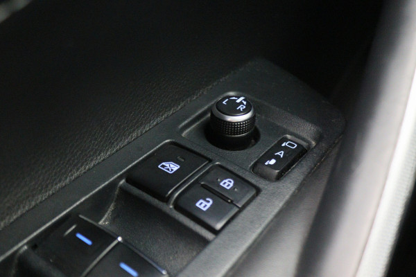 Toyota Corolla Touring Sports 1.8 Hybrid Dynamic Camera, Keyless, Apple Carplay, ACC, Stoelverwarming, Climate, 17"