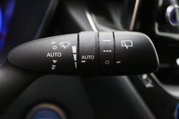 Toyota Corolla Touring Sports 1.8 Hybrid Dynamic Camera, Keyless, Apple Carplay, ACC, Stoelverwarming, Climate, 17"
