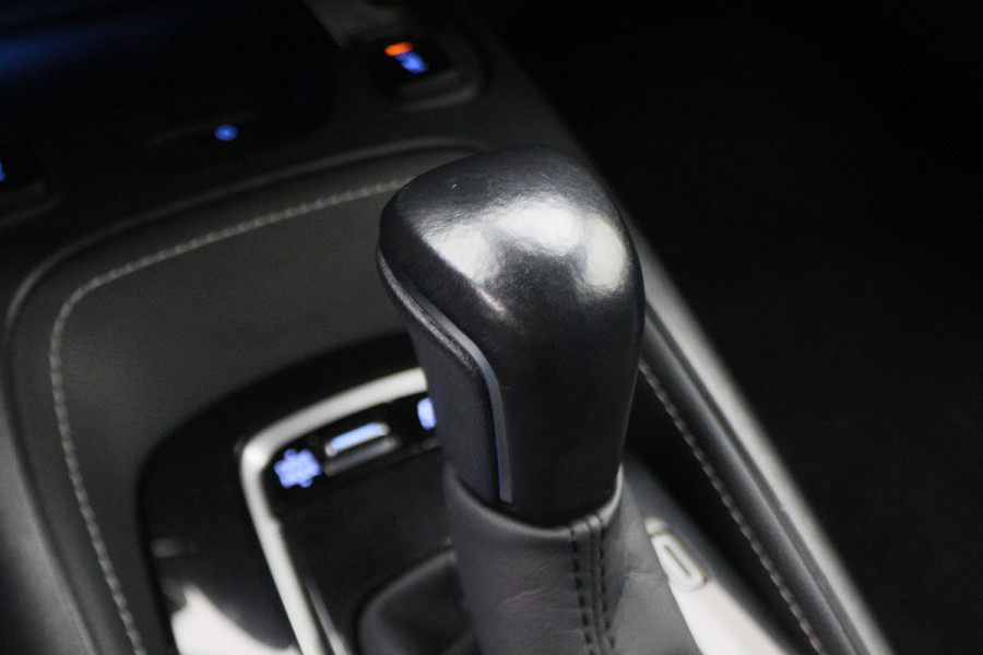 Toyota Corolla Touring Sports 1.8 Hybrid Dynamic Camera, Keyless, Apple Carplay, ACC, Stoelverwarming, Climate, 17"