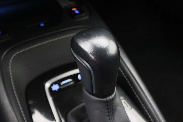 Toyota Corolla Touring Sports 1.8 Hybrid Dynamic Camera, Keyless, Apple Carplay, ACC, Stoelverwarming, Climate, 17"