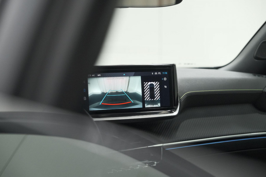 Peugeot e-2008 EV GT 50 kWh | 3 Fase Laadfunctie | Schuif-/Kanteldak | Alcantara Pakket | Camera | Apple Carplay