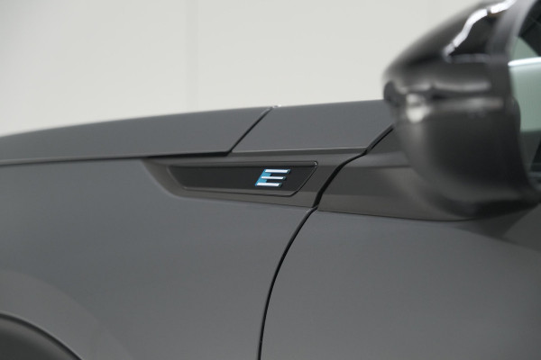 Peugeot e-2008 EV GT 50 kWh | 3 Fase Laadfunctie | Schuif-/Kanteldak | Alcantara Pakket | Camera | Apple Carplay