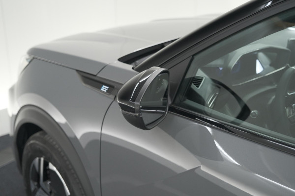 Peugeot e-2008 EV GT 50 kWh | 3 Fase Laadfunctie | Schuif-/Kanteldak | Alcantara Pakket | Camera | Apple Carplay
