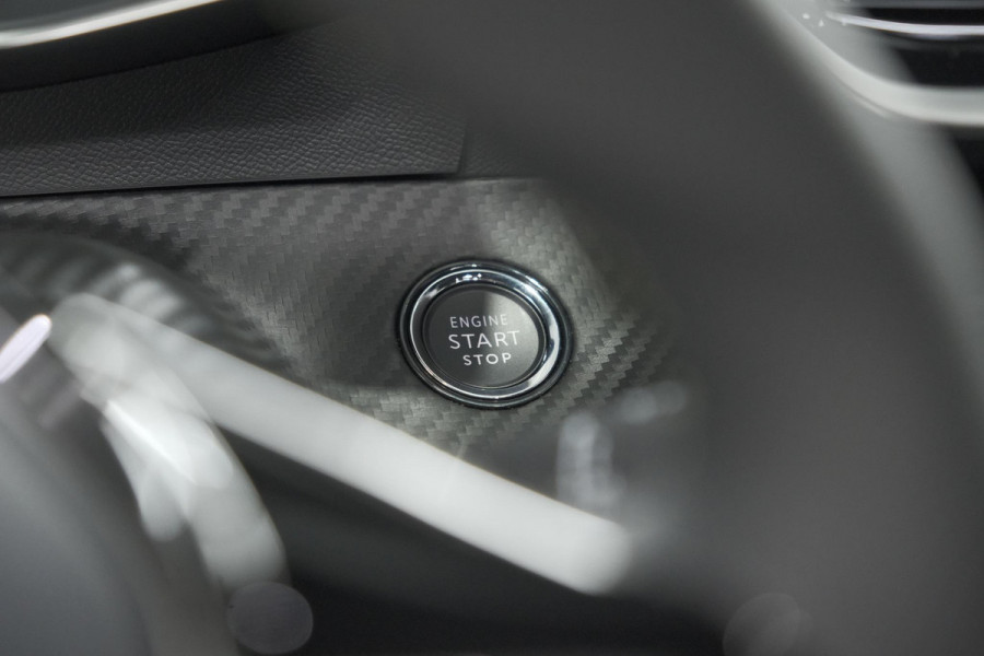Peugeot e-2008 EV GT 50 kWh | 3 Fase Laadfunctie | Schuif-/Kanteldak | Alcantara Pakket | Camera | Apple Carplay