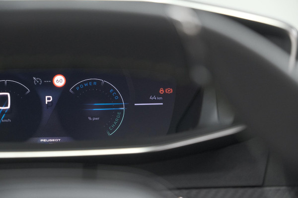 Peugeot e-2008 EV GT 50 kWh | 3 Fase Laadfunctie | Schuif-/Kanteldak | Alcantara Pakket | Camera | Apple Carplay