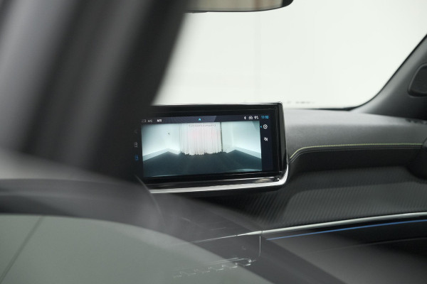Peugeot e-2008 EV GT 50 kWh | 3 Fase Laadfunctie | Schuif-/Kanteldak | Alcantara Pakket | Camera | Apple Carplay