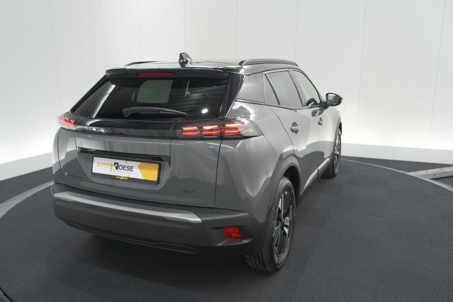 Peugeot e-2008 EV GT 50 kWh | 3 Fase Laadfunctie | Schuif-/Kanteldak | Alcantara Pakket | Camera | Apple Carplay