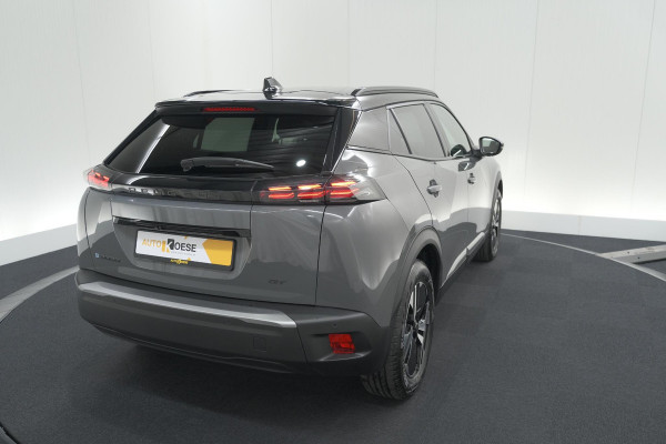 Peugeot e-2008 EV GT 50 kWh | 3 Fase Laadfunctie | Schuif-/Kanteldak | Alcantara Pakket | Camera | Apple Carplay
