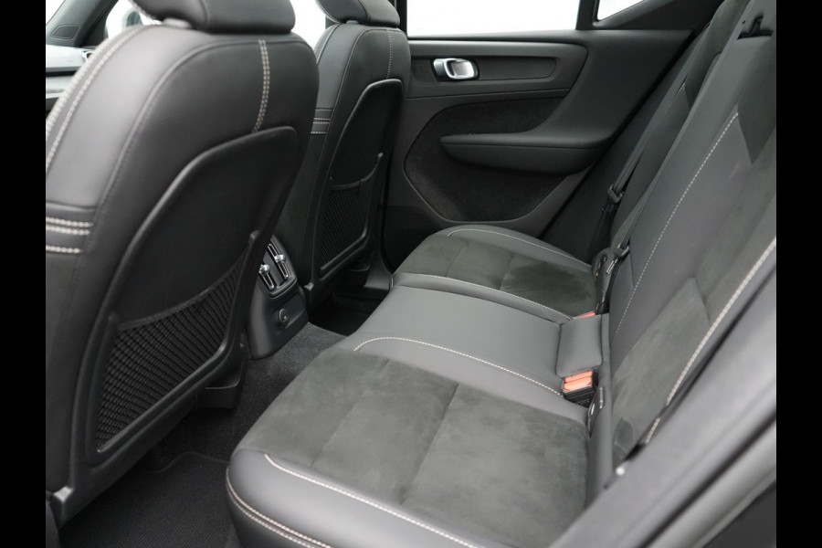 Volvo XC40 T5 Plug-in hybrid Ultimate Dark 262pk Dealer O.H PHEV | Panodak | Trekhaak af Fabriek | Adaptive Cruise | Alcantara Sportstoelen Memory | 360 Camera | Keyless | BLIS | 20"L.M | Pilot Assist | Apple Carplay |