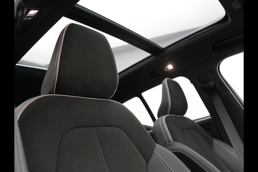 Volvo XC40 T5 Plug-in hybrid Ultimate Dark 262pk Dealer O.H PHEV | Panodak | Trekhaak af Fabriek | Adaptive Cruise | Alcantara Sportstoelen Memory | 360 Camera | Keyless | BLIS | 20"L.M | Pilot Assist | Apple Carplay |