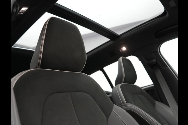 Volvo XC40 T5 Plug-in hybrid Ultimate Dark 262pk Dealer O.H PHEV | Panodak | Trekhaak af Fabriek | Adaptive Cruise | Alcantara Sportstoelen Memory | 360 Camera | Keyless | BLIS | 20"L.M | Pilot Assist | Apple Carplay |