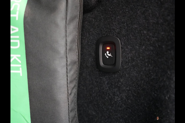 Volvo XC40 T5 Plug-in hybrid Ultimate Dark 262pk Dealer O.H PHEV | Panodak | Trekhaak af Fabriek | Adaptive Cruise | Alcantara Sportstoelen Memory | 360 Camera | Keyless | BLIS | 20"L.M | Pilot Assist | Apple Carplay |