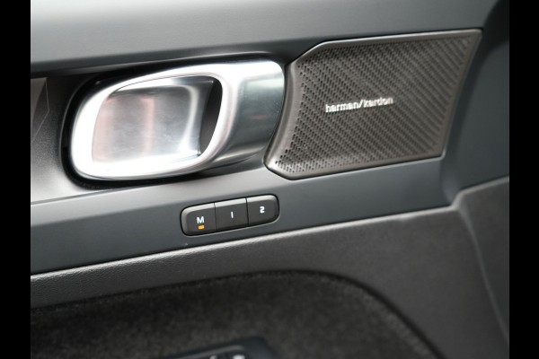 Volvo XC40 T5 Plug-in hybrid Ultimate Dark 262pk Dealer O.H PHEV | Panodak | Trekhaak af Fabriek | Adaptive Cruise | Alcantara Sportstoelen Memory | 360 Camera | Keyless | BLIS | 20"L.M | Pilot Assist | Apple Carplay |