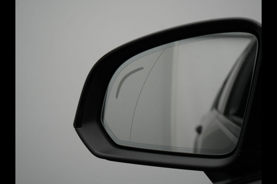 Volvo XC40 T5 Plug-in hybrid Ultimate Dark 262pk Dealer O.H PHEV | Panodak | Trekhaak af Fabriek | Adaptive Cruise | Alcantara Sportstoelen Memory | 360 Camera | Keyless | BLIS | 20"L.M | Pilot Assist | Apple Carplay |