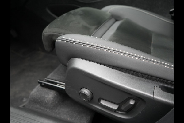 Volvo XC40 T5 Plug-in hybrid Ultimate Dark 262pk Dealer O.H PHEV | Panodak | Trekhaak af Fabriek | Adaptive Cruise | Alcantara Sportstoelen Memory | 360 Camera | Keyless | BLIS | 20"L.M | Pilot Assist | Apple Carplay |