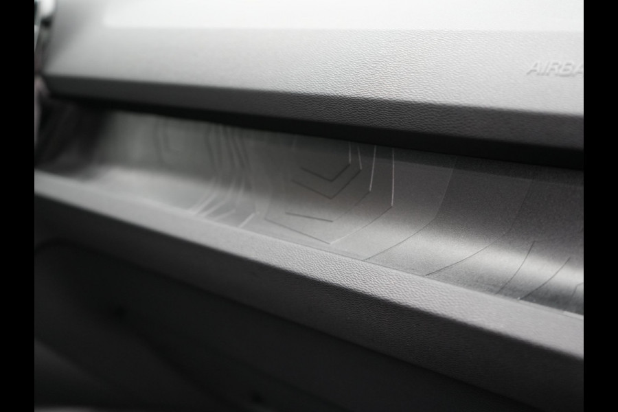 Volvo XC40 T5 Plug-in hybrid Ultimate Dark 262pk Dealer O.H PHEV | Panodak | Trekhaak af Fabriek | Adaptive Cruise | Alcantara Sportstoelen Memory | 360 Camera | Keyless | BLIS | 20"L.M | Pilot Assist | Apple Carplay |