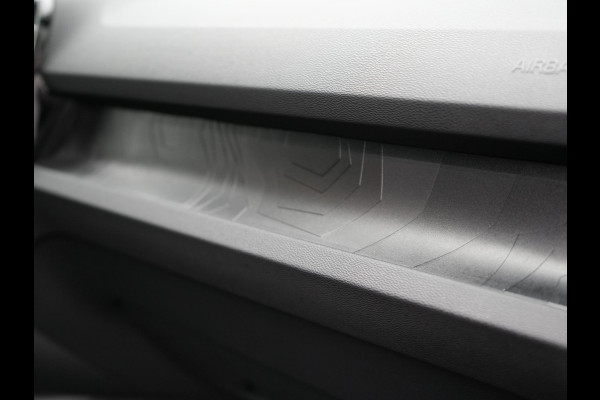 Volvo XC40 T5 Plug-in hybrid Ultimate Dark 262pk Dealer O.H PHEV | Panodak | Trekhaak af Fabriek | Adaptive Cruise | Alcantara Sportstoelen Memory | 360 Camera | Keyless | BLIS | 20"L.M | Pilot Assist | Apple Carplay |