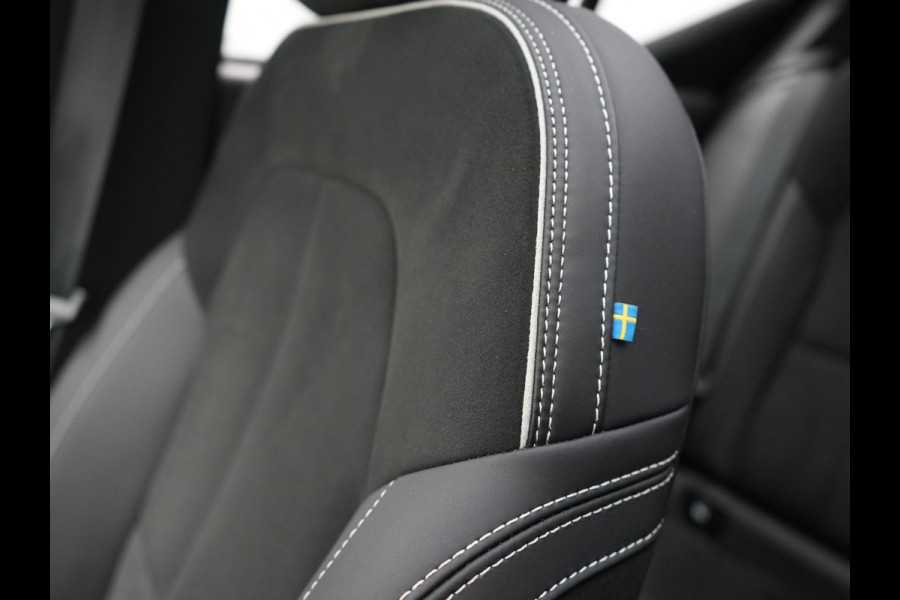 Volvo XC40 T5 Plug-in hybrid Ultimate Dark 262pk Dealer O.H PHEV | Panodak | Trekhaak af Fabriek | Adaptive Cruise | Alcantara Sportstoelen Memory | 360 Camera | Keyless | BLIS | 20"L.M | Pilot Assist | Apple Carplay |