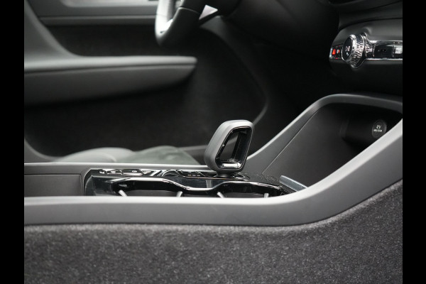 Volvo XC40 T5 Plug-in hybrid Ultimate Dark 262pk Dealer O.H PHEV | Panodak | Trekhaak af Fabriek | Adaptive Cruise | Alcantara Sportstoelen Memory | 360 Camera | Keyless | BLIS | 20"L.M | Pilot Assist | Apple Carplay |