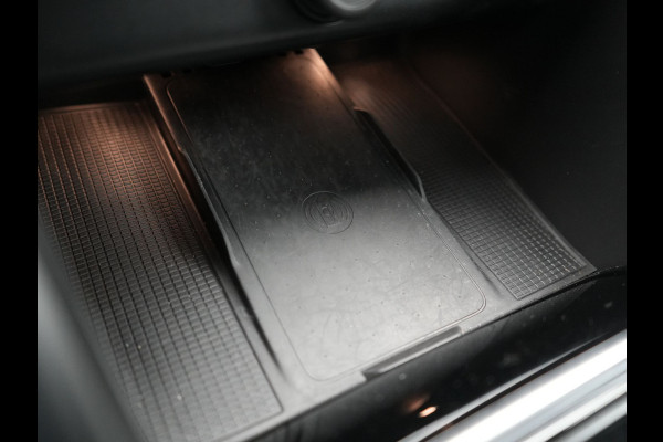 Volvo XC40 T5 Plug-in hybrid Ultimate Dark 262pk Dealer O.H PHEV | Panodak | Trekhaak af Fabriek | Adaptive Cruise | Alcantara Sportstoelen Memory | 360 Camera | Keyless | BLIS | 20"L.M | Pilot Assist | Apple Carplay |