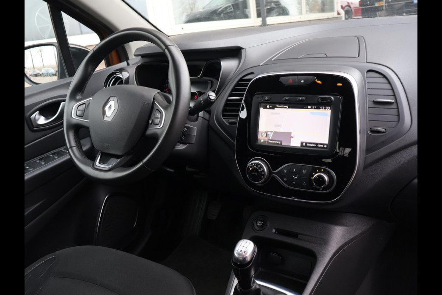 Renault Captur 0.9 TCe LIMITED + STOELVERW. | DAB | NAVIGATIE | CRUISE | 17 INCH | ZWART DAK | PRIVACY GLASS