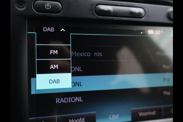 Renault Captur 0.9 TCe LIMITED + STOELVERW. | DAB | NAVIGATIE | CRUISE | 17 INCH | ZWART DAK | PRIVACY GLASS