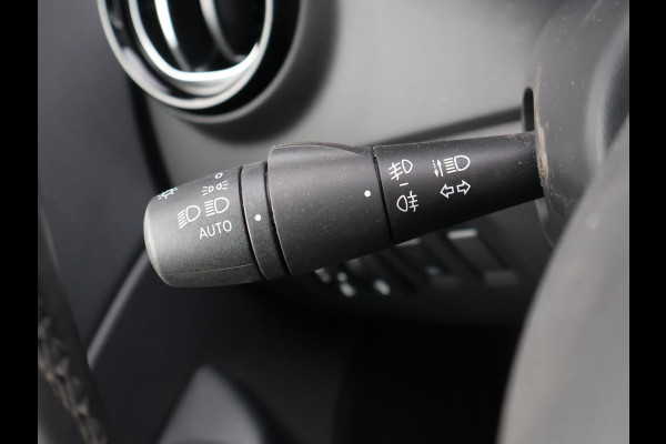 Renault Captur 0.9 TCe LIMITED + STOELVERW. | DAB | NAVIGATIE | CRUISE | 17 INCH | ZWART DAK | PRIVACY GLASS