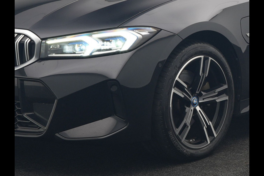BMW 3 Serie Touring 330e M Sport FACELIFT Plug In Hybrid 293pk Dealer O.H PHEV | Head Up | Alcantara Sportstoelen Memory | Widescreen Navi | Keyless | stuur & Stoelverwarming | Camera & Parkassist | Apple Carplay | Sfeerverlichting |