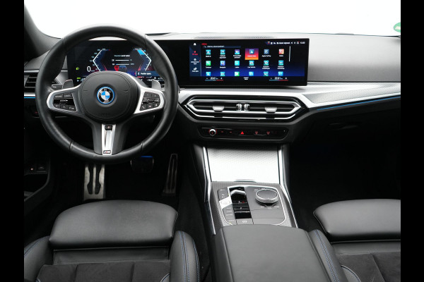 BMW 3 Serie Touring 330e M Sport FACELIFT Plug In Hybrid 293pk Dealer O.H PHEV | Head Up | Alcantara Sportstoelen Memory | Widescreen Navi | Keyless | stuur & Stoelverwarming | Camera & Parkassist | Apple Carplay | Sfeerverlichting |