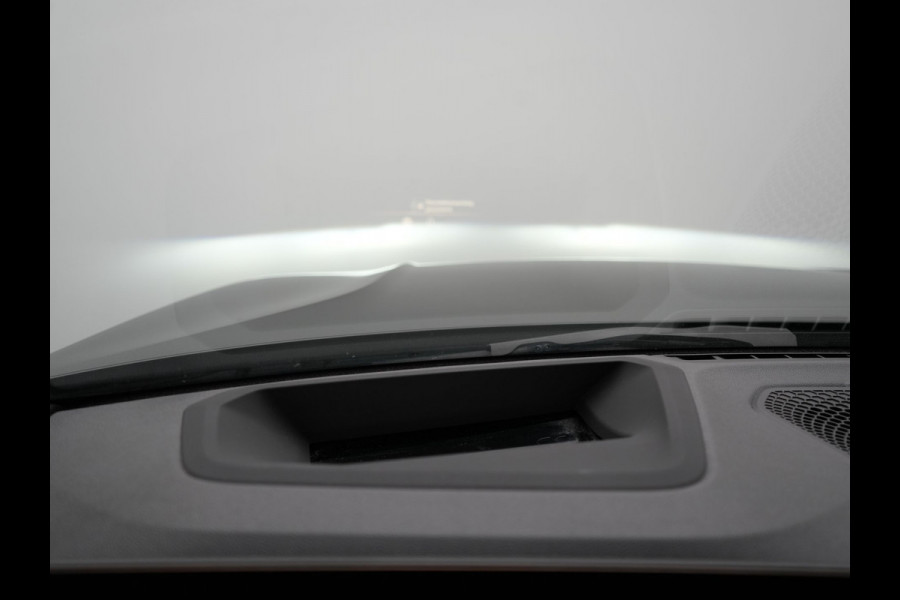 BMW 3 Serie Touring 330e M Sport FACELIFT Plug In Hybrid 293pk Dealer O.H PHEV | Head Up | Alcantara Sportstoelen Memory | Widescreen Navi | Keyless | stuur & Stoelverwarming | Camera & Parkassist | Apple Carplay | Sfeerverlichting |
