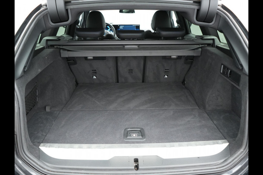 BMW 3 Serie Touring 330e M Sport FACELIFT Plug In Hybrid 293pk Dealer O.H PHEV | Head Up | Alcantara Sportstoelen Memory | Widescreen Navi | Keyless | stuur & Stoelverwarming | Camera & Parkassist | Apple Carplay | Sfeerverlichting |