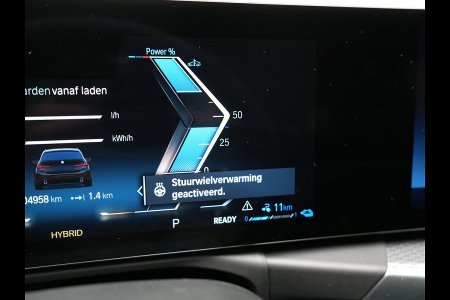 BMW 3 Serie Touring 330e M Sport FACELIFT Plug In Hybrid 293pk Dealer O.H PHEV | Head Up | Alcantara Sportstoelen Memory | Widescreen Navi | Keyless | stuur & Stoelverwarming | Camera & Parkassist | Apple Carplay | Sfeerverlichting |