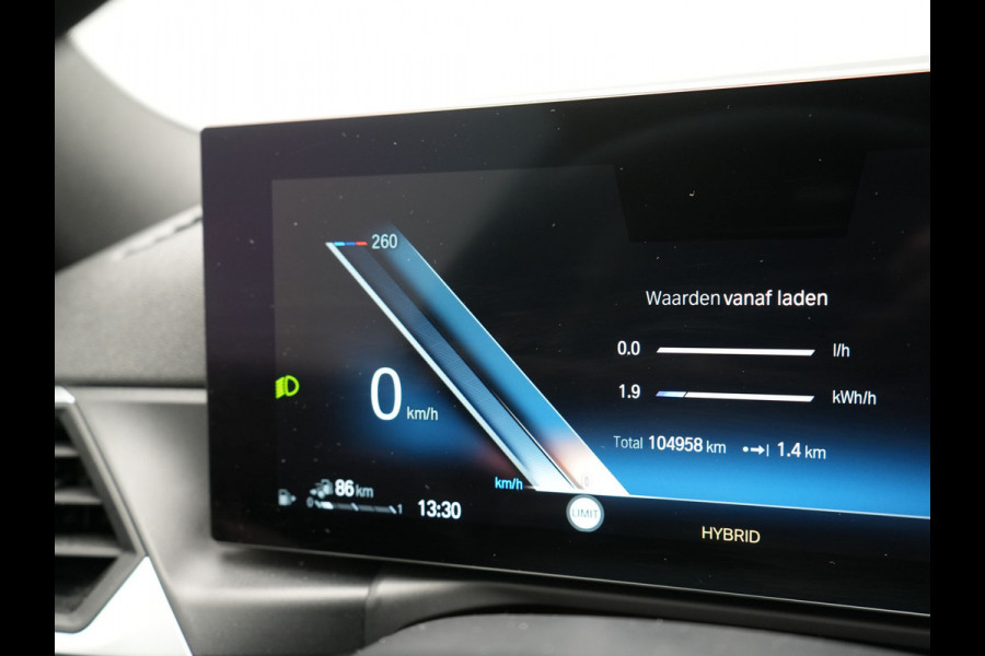 BMW 3 Serie Touring 330e M Sport FACELIFT Plug In Hybrid 293pk Dealer O.H PHEV | Head Up | Alcantara Sportstoelen Memory | Widescreen Navi | Keyless | stuur & Stoelverwarming | Camera & Parkassist | Apple Carplay | Sfeerverlichting |