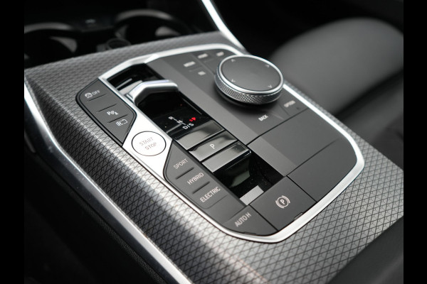 BMW 3 Serie Touring 330e M Sport FACELIFT Plug In Hybrid 293pk Dealer O.H PHEV | Head Up | Alcantara Sportstoelen Memory | Widescreen Navi | Keyless | stuur & Stoelverwarming | Camera & Parkassist | Apple Carplay | Sfeerverlichting |
