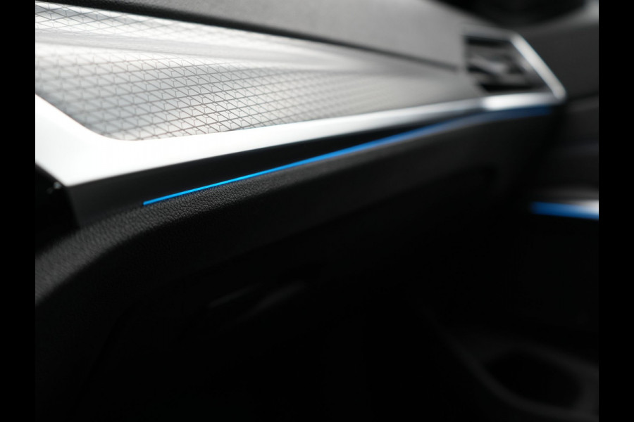 BMW 3 Serie Touring 330e M Sport FACELIFT Plug In Hybrid 293pk Dealer O.H PHEV | Head Up | Alcantara Sportstoelen Memory | Widescreen Navi | Keyless | stuur & Stoelverwarming | Camera & Parkassist | Apple Carplay | Sfeerverlichting |