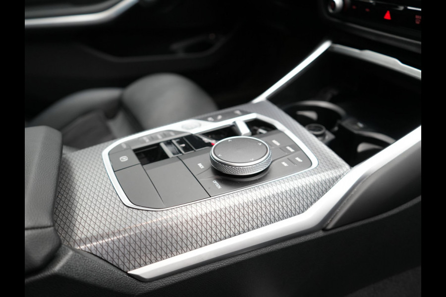 BMW 3 Serie Touring 330e M Sport FACELIFT Plug In Hybrid 293pk Dealer O.H PHEV | Head Up | Alcantara Sportstoelen Memory | Widescreen Navi | Keyless | stuur & Stoelverwarming | Camera & Parkassist | Apple Carplay | Sfeerverlichting |