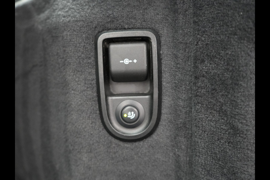 BMW 5 Serie Touring 530e M Sport Plug in Hybrid 293pk Dealer O.H PHEV | Trekhaak af fabriek | Adaptive Cruise | 19"L.M | Lederen Sportstoelen Verwarmd | Camera & Parkassist | Apple Carplay | Sfeerverlichting |