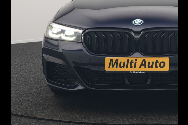 BMW 5 Serie Touring 530e M Sport Plug in Hybrid 293pk Dealer O.H PHEV | Trekhaak af fabriek | Adaptive Cruise | 19"L.M | Lederen Sportstoelen Verwarmd | Camera & Parkassist | Apple Carplay | Sfeerverlichting |