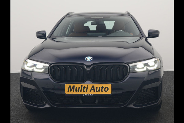 BMW 5 Serie Touring 530e M Sport Plug in Hybrid 293pk Dealer O.H PHEV | Trekhaak af fabriek | Adaptive Cruise | 19"L.M | Lederen Sportstoelen Verwarmd | Camera & Parkassist | Apple Carplay | Sfeerverlichting |